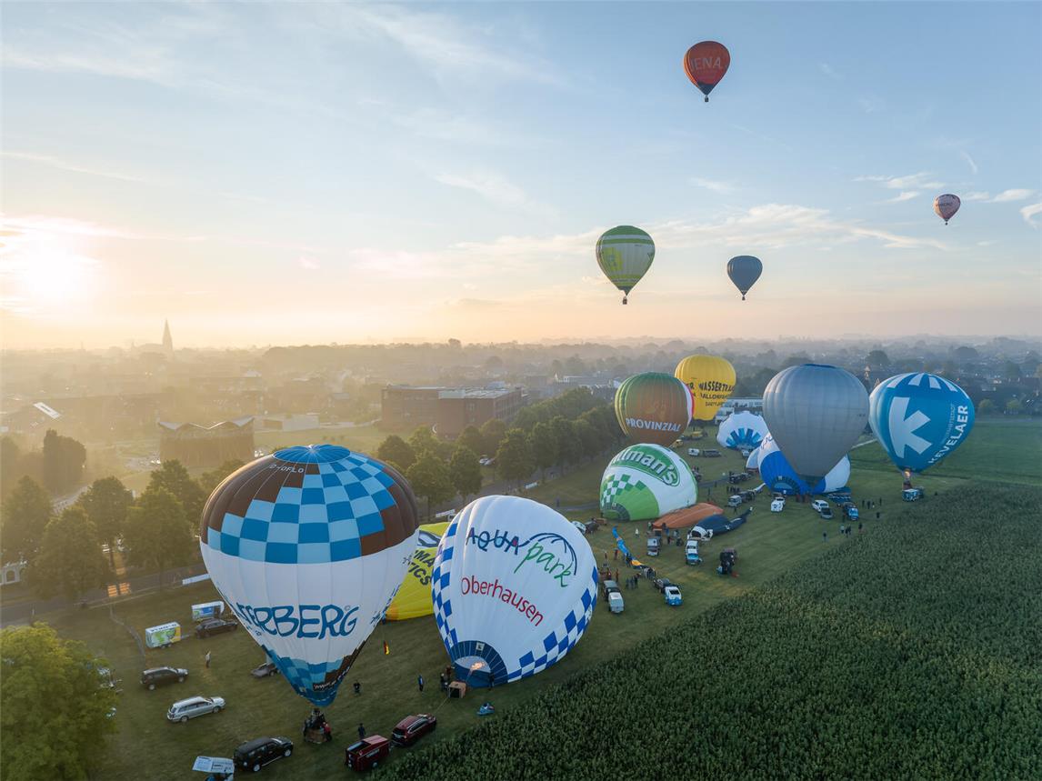 In 2025 wird es kein „Kevelaerer Heißluft-Ballon-Festival“ geben, dafür aber ein großes Treffen der Ballone vom 11. bis 13. Juli, welche am niederrheinischen Himmel zu sehen sein werden. Foto: Verweyen & König 