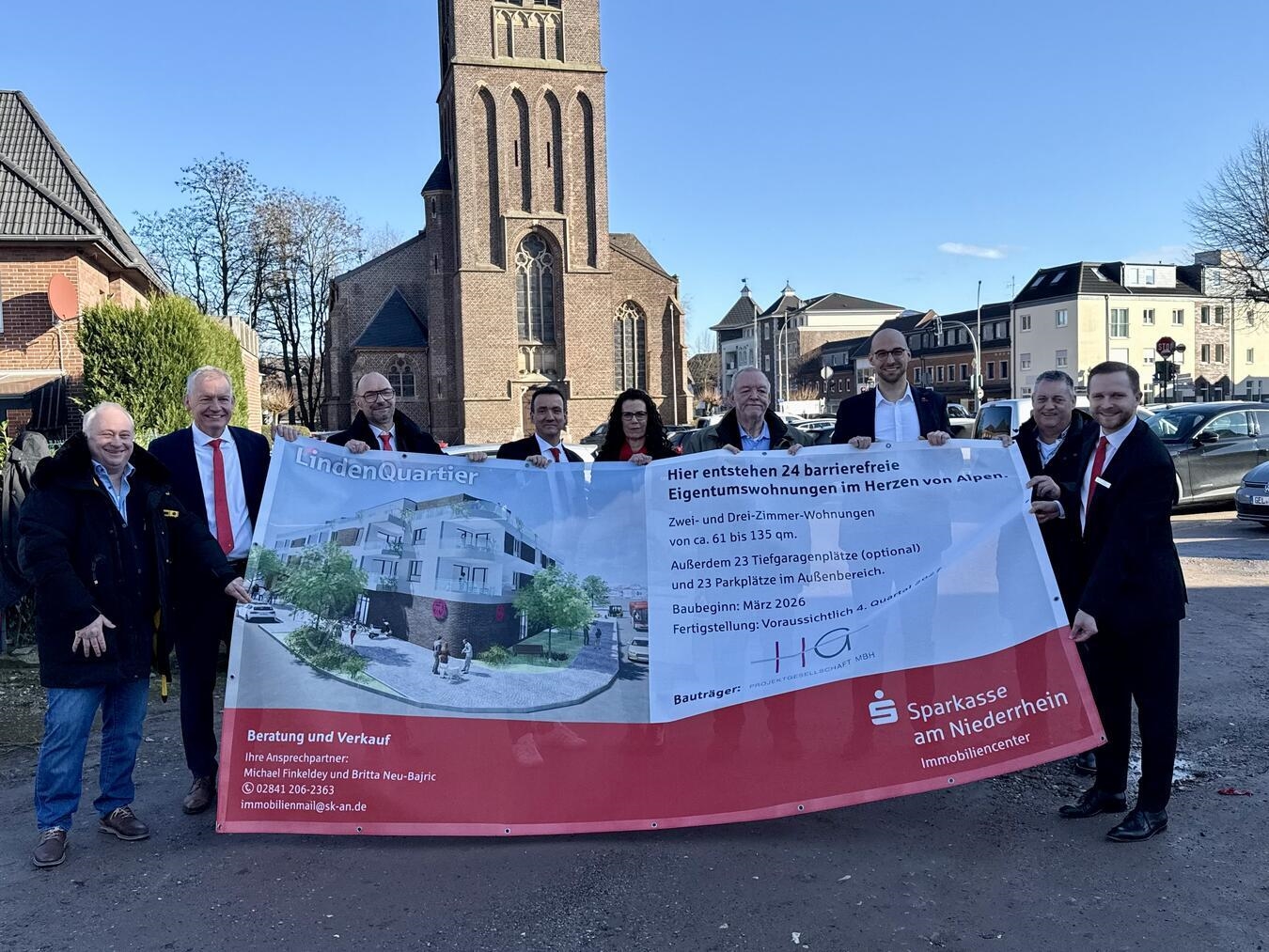 In Blickrichtung zur St. Ulrich-Kirche in Alpen wird ein Wohn- und Geschäftshaus errichtet. NN-Foto: SP