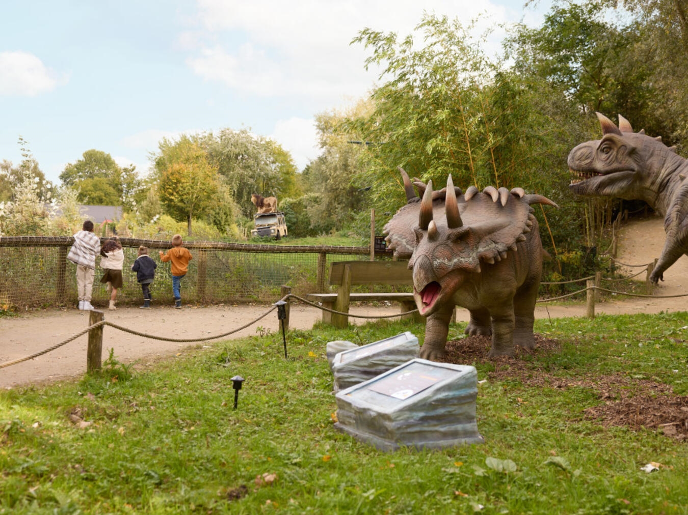 "Herbstferien Dino Meet & Greet: Dino-Ranger mit neugierigem Dino-Baby"