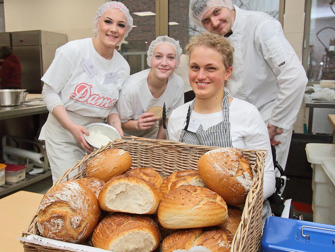 In den verschiedenen Werkstätten ging es eher praktisch zu. Neben dem Schauwert sorgten die Bäcker zusätzlich für leckeren Duft.