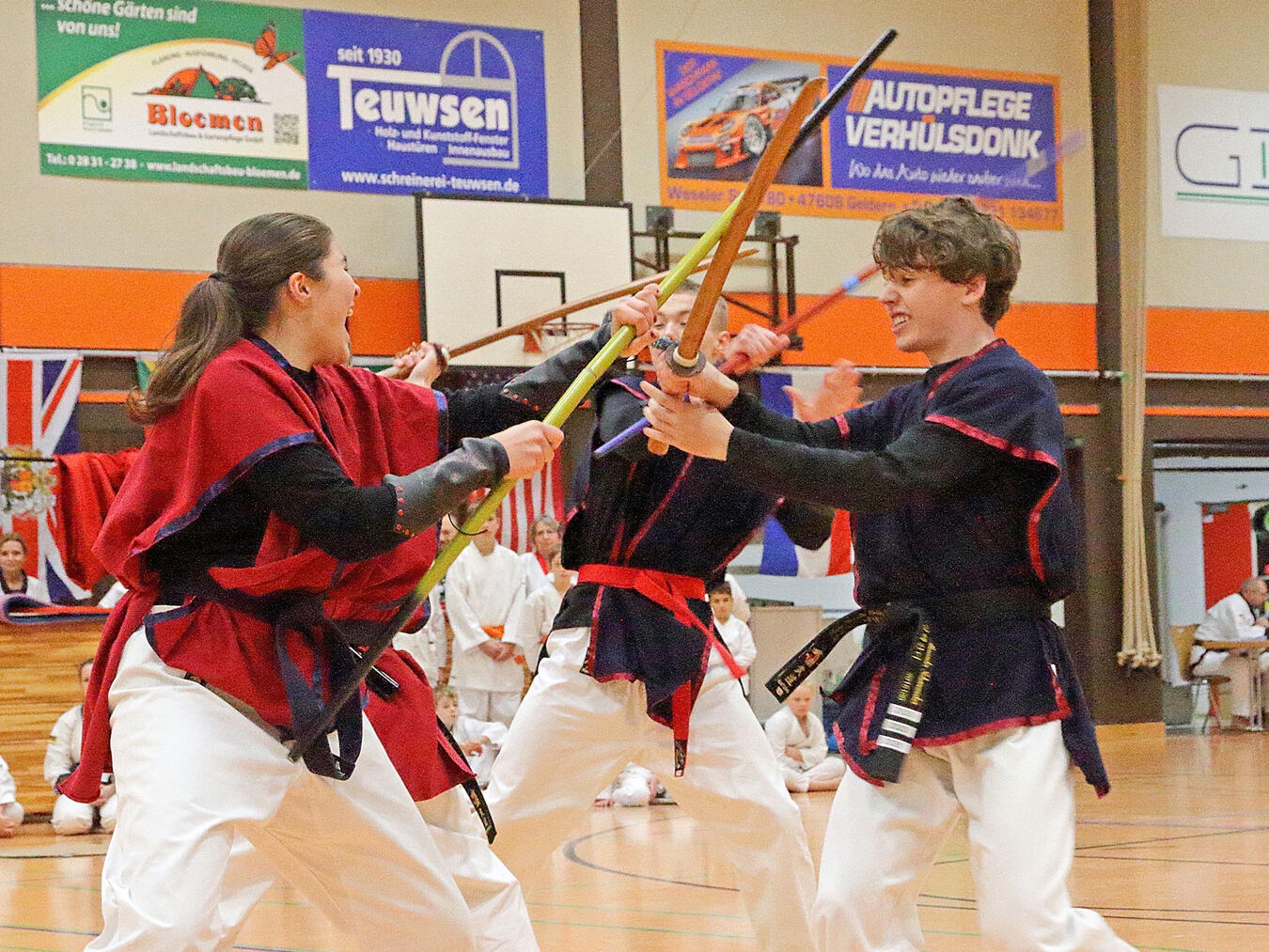 Große Erfolge für Team Issum In der Disziplin „Kreativität“ werden traditionelle Tang Soo Do-Techniken mit Musik, Tanz und Erzählungen kombiniert.NN-Foto: Theo Leie