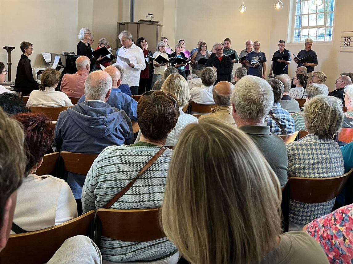 Alt-Tag: "Erstes Klassik-Café in der evangelischen Kirche Haldern, Stadt Rees"
