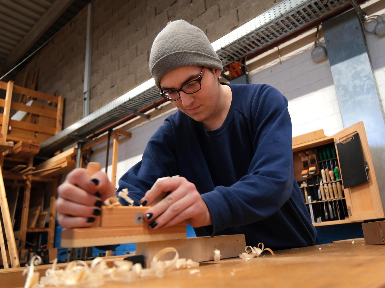 In der Holzwerkstatt des APX wird gehobelt, geschliffen und gebohrt. Foto: Olaf Ostermann /APX