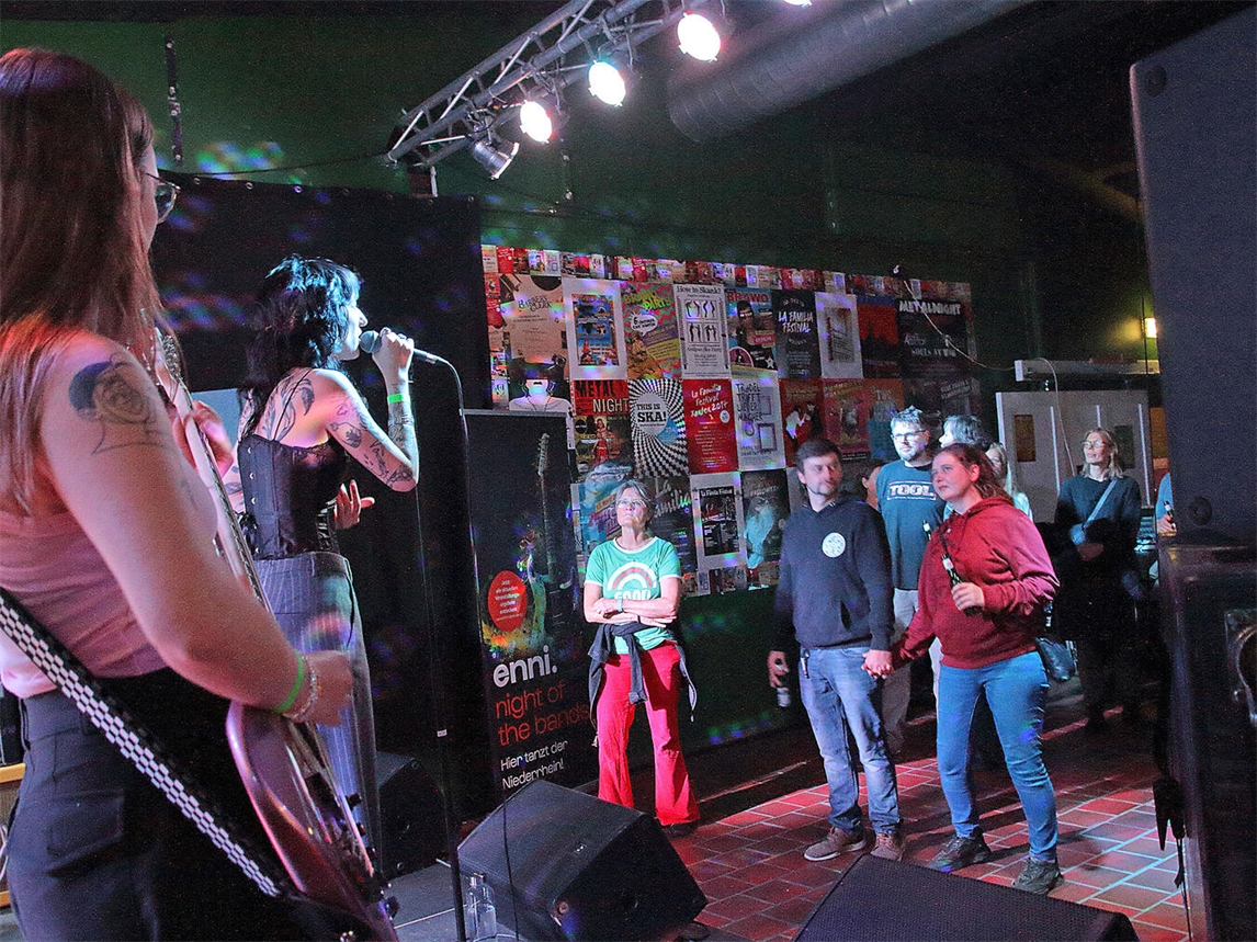 In der JuKuWe in Xanten spielte im vergangenen Jahr die Band Black Orchid. NN-Archivfoto: Theo Leie
