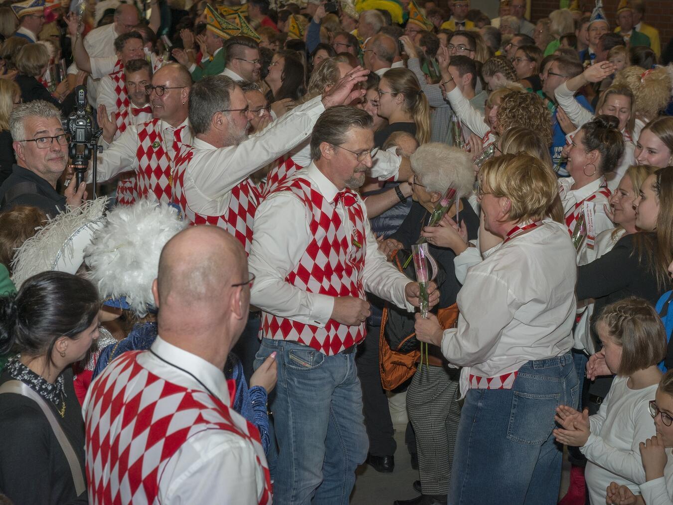 In der Mehrzweckhalle in Materborn werden der Prinz vorgestellt und die neue Session eingeläutet. Foto: privat