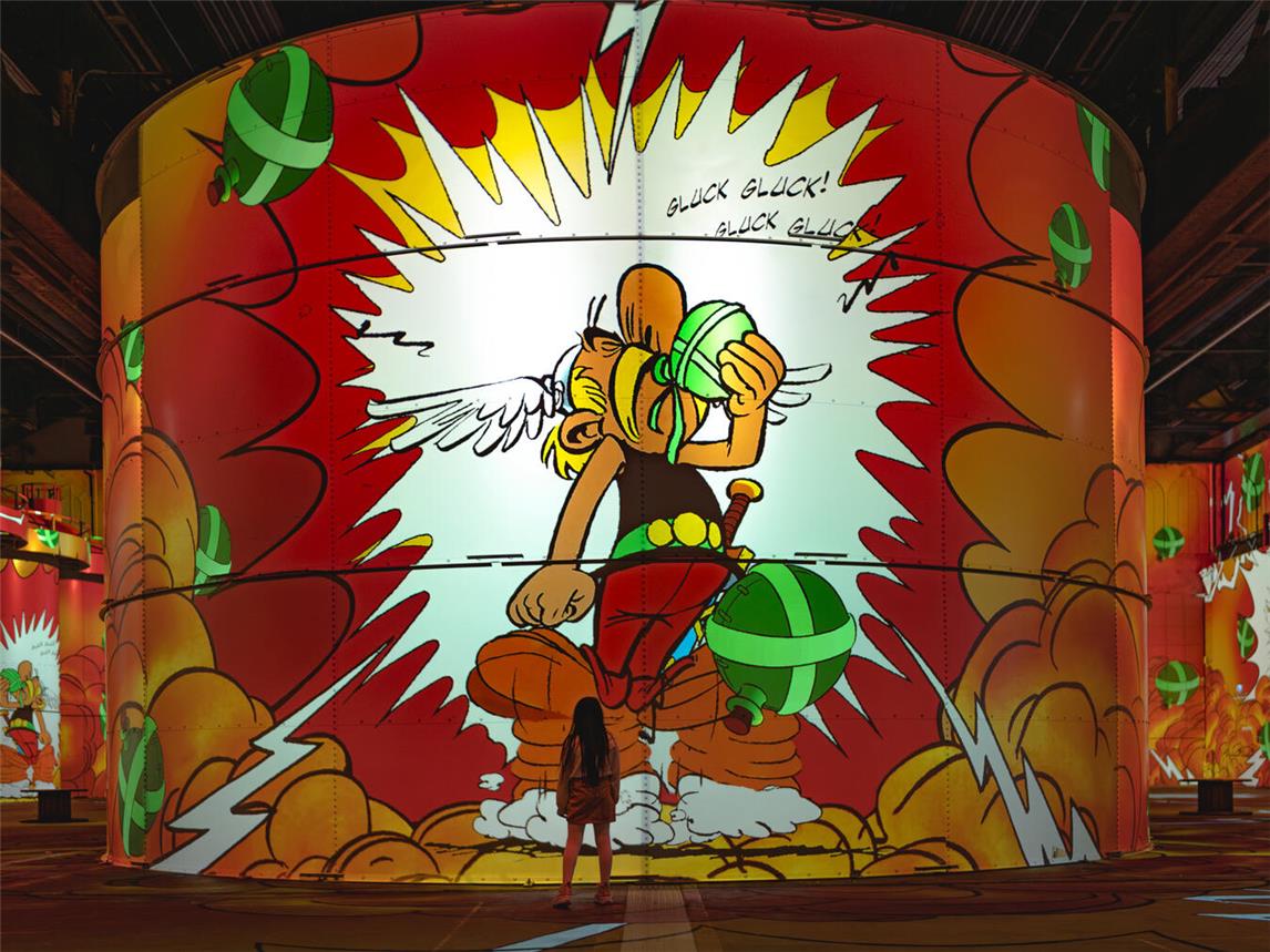 In der neuen Sonderausstellung „Asterix & Obelix – ein immersives Abenteuer“ können sich Gallier-Fans jeden Alters gemeinsam mit Asterix und Obelix auf eine abenteuerliche Suche nach dem Druiden Miraculix begeben. Foto: Culturespaces / André Sasse 
