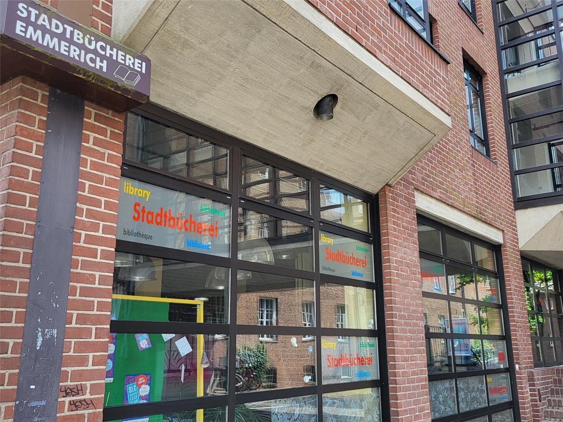 In der Stadtbücherei Emmerich findet der Robotik-Workshop statt. NN-Foto: MB