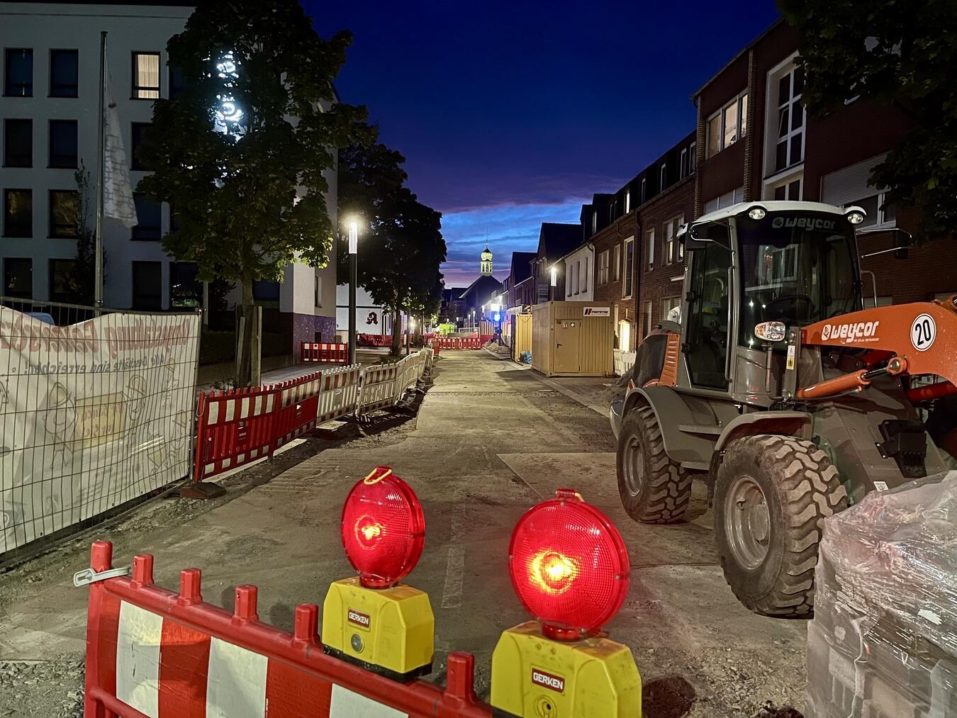 In der vorigen Woche wurden an der Gelderstraße die neuen Straßenleuchten in Betrieb genommen.Foto: Stadt Geldern/Terhorst