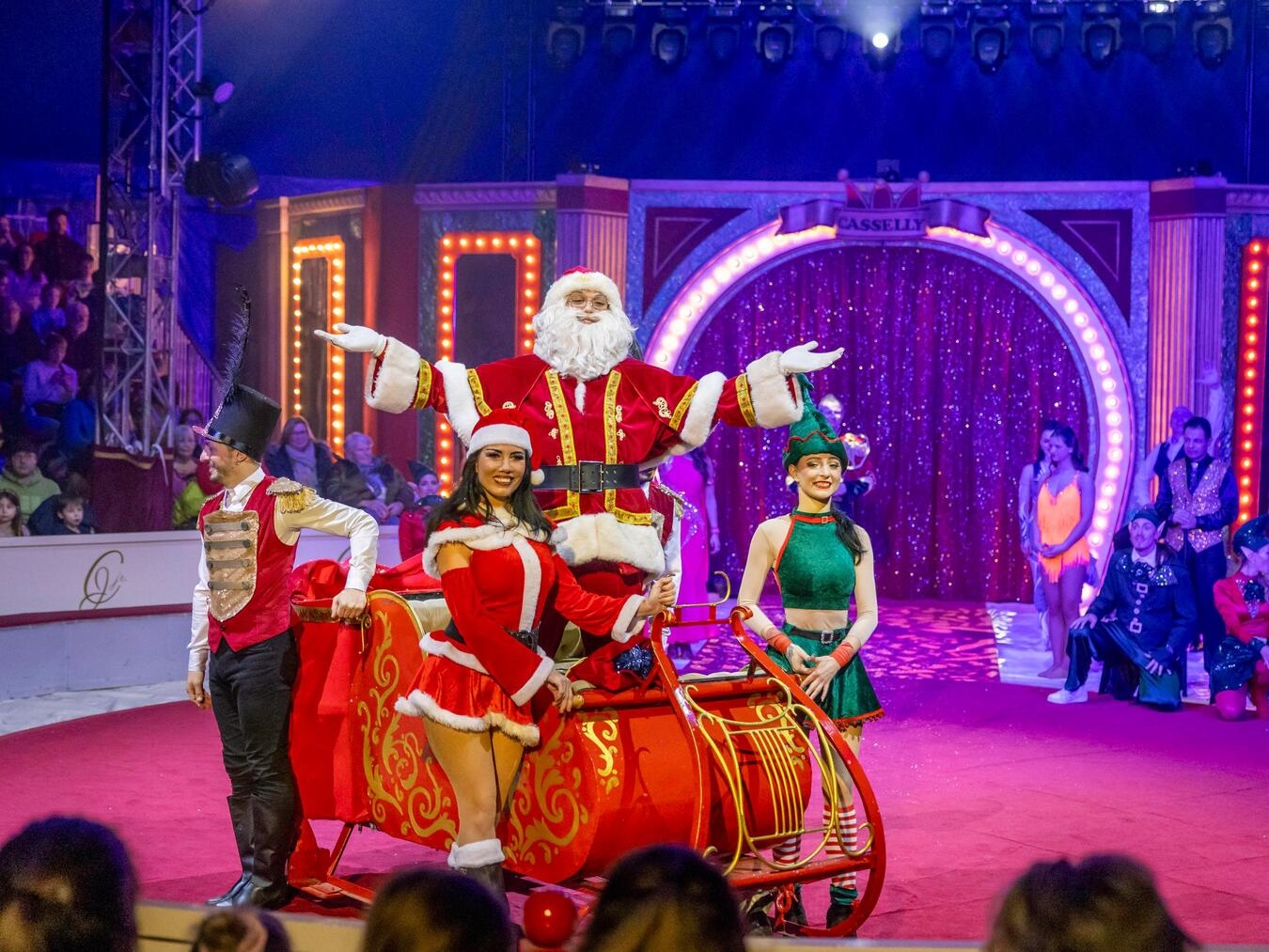 In der Xantener Manege war auch der Weihnachtsmann schon zu Gast. Foto: Weihnachtscircus