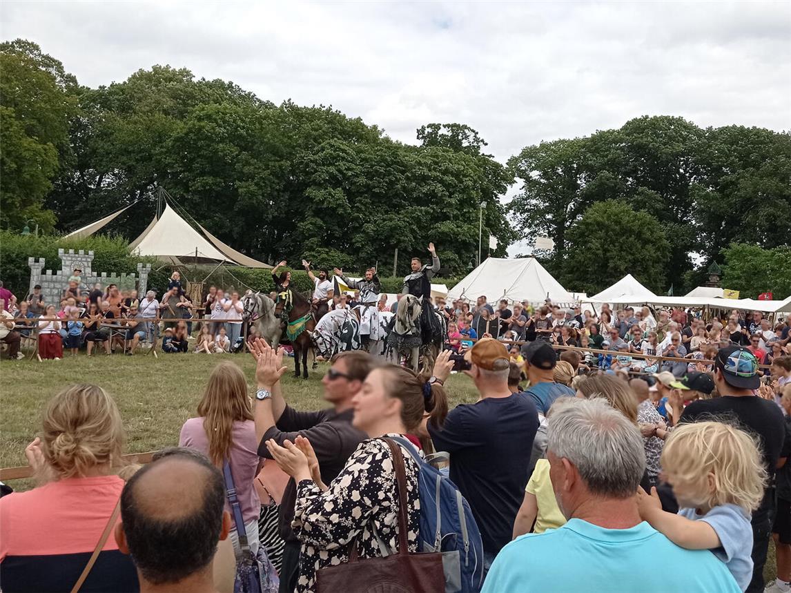 In die Zeit des Mittelalters können sich die Besucher am Schloss Walbeck entführen lassen.Foto: privat