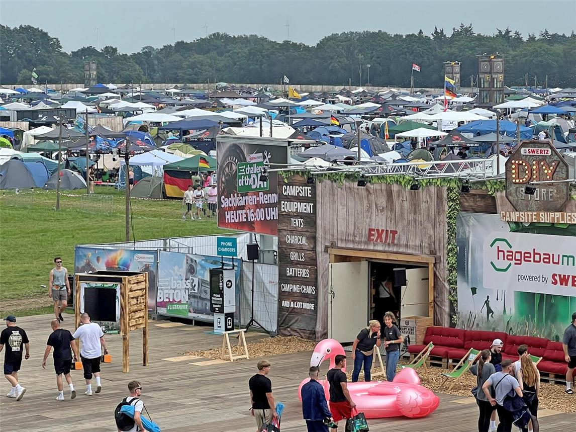 In diesem Jahr ist der Campingbereich bereits heute geöffnet. Das soll den Anreiseverkehr entzerren. Morgen werden dann die nächsten Besucher erwartet und an den drei Festivaltagen dann jeweils die Tagesgäste. NN-Foto: Andrea Kempkens