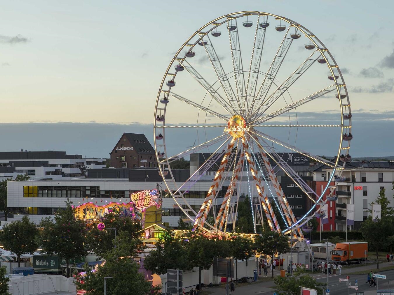 In diesem Jahr kommt wieder das Riesenrad in die Schwanenstadt. 