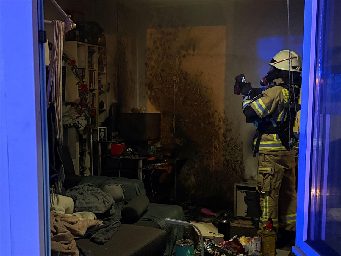 "Fahrradakku-Brand in Wohnung, Rauchentwicklung. Foto: Torsten Matenaers"