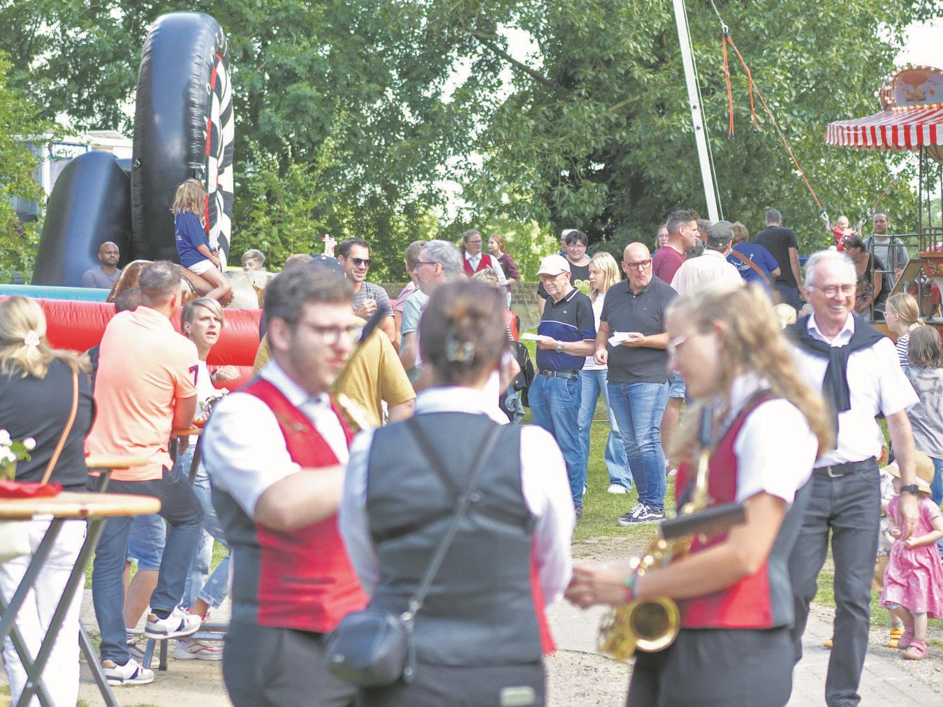 In Kervenheim beginnt der Kirmesspaß an der Burg am kommenden Donnerstag.NN-Foto: Archiv/Gerhard Seybert