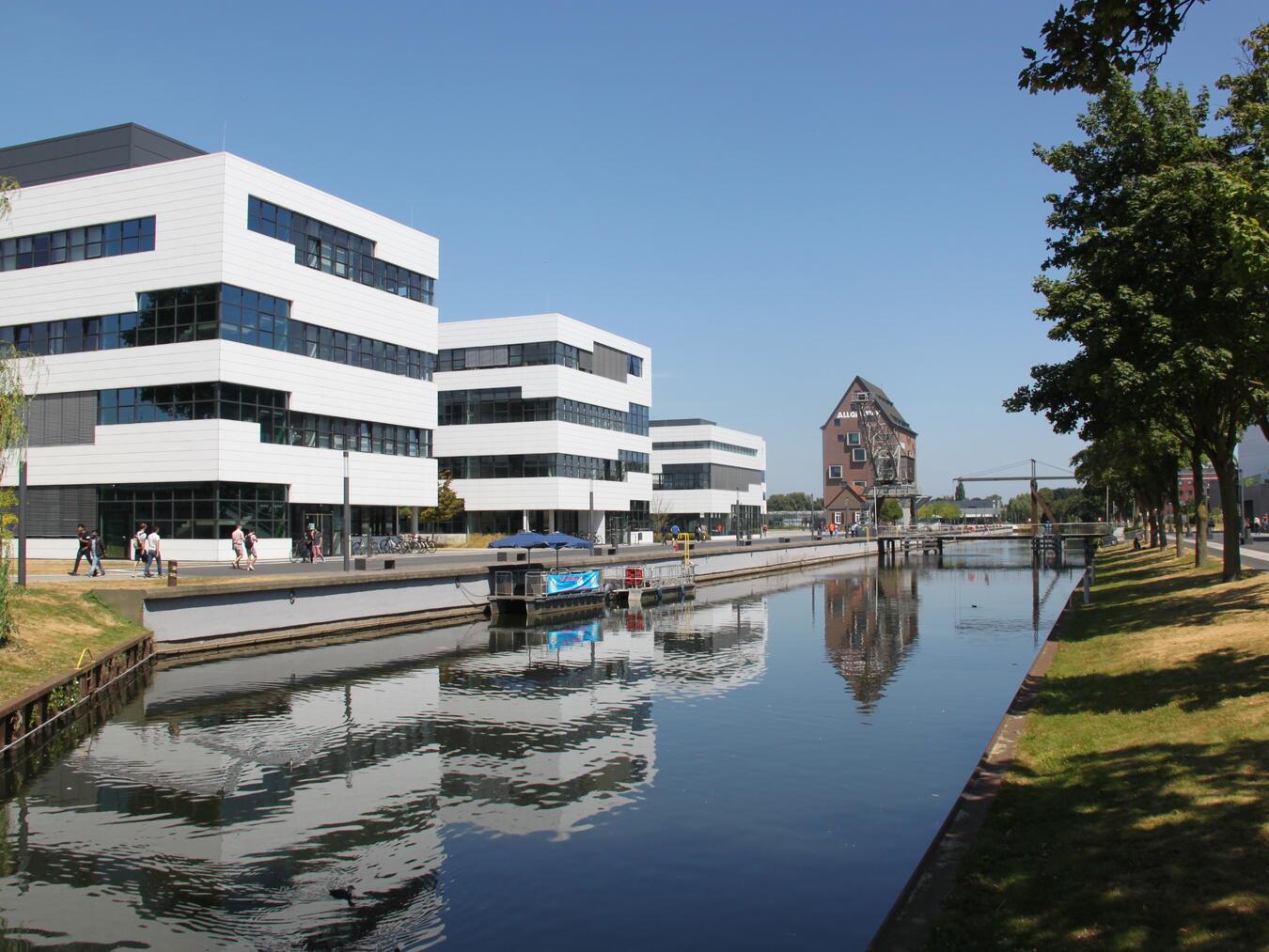 GemeinschaftlichesWohnen in ländlichen Räumen In Kleve stellt Frederik Fischer die Konzeptideen KoDorf und Summer of Pioneers vor. Foto: Ingrun Bencker
