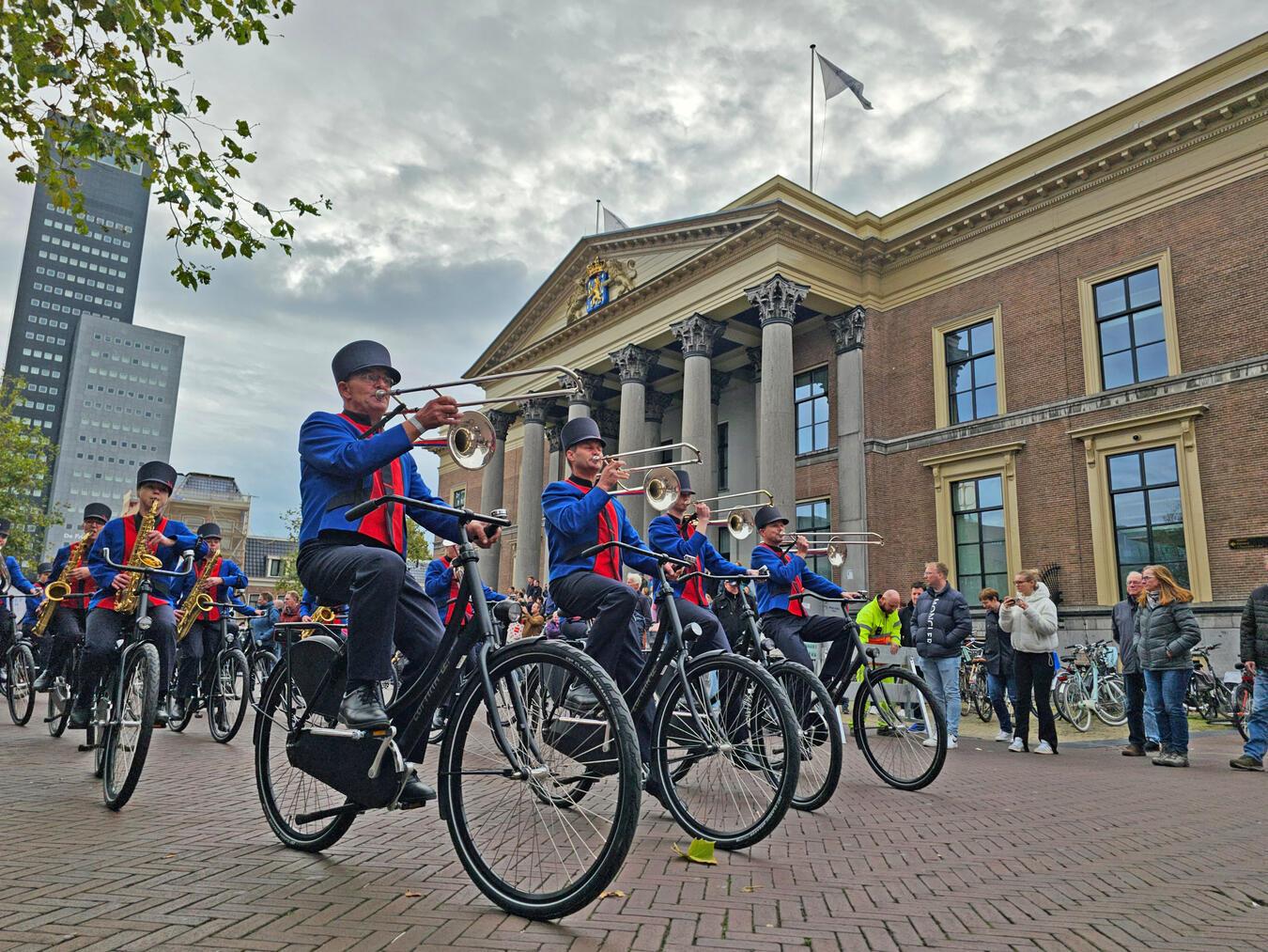 In Leeuwarden kann man als Besucher schon einmal unverhofft Zeuge besonderer Events werden. NN-Fotos (16): Thomas Langer