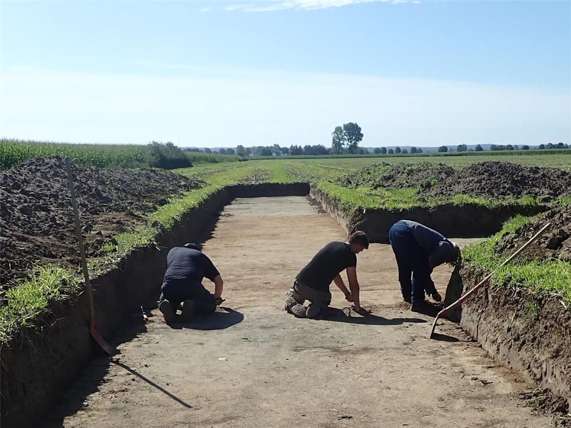 "Archäologen legen römische Siedlung in Xanten frei, sorgfältige Handarbeit, LVR-Amt für Bodendenkmalpflege"