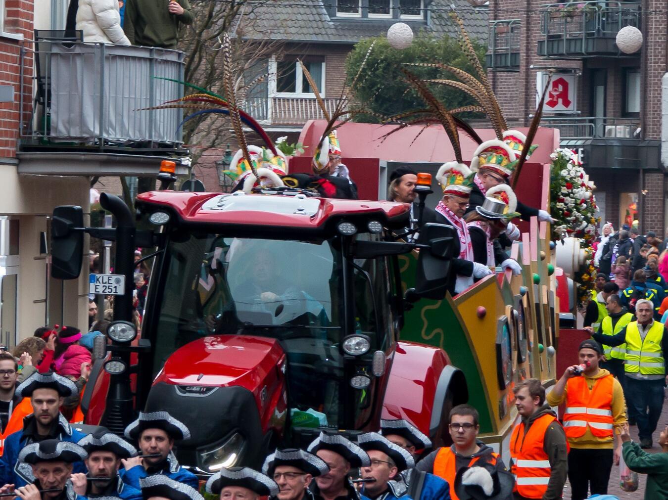 In Straelen zieht der große Karnevalszug wieder am 23. Februar. Foto: Bernd Kolterjahn