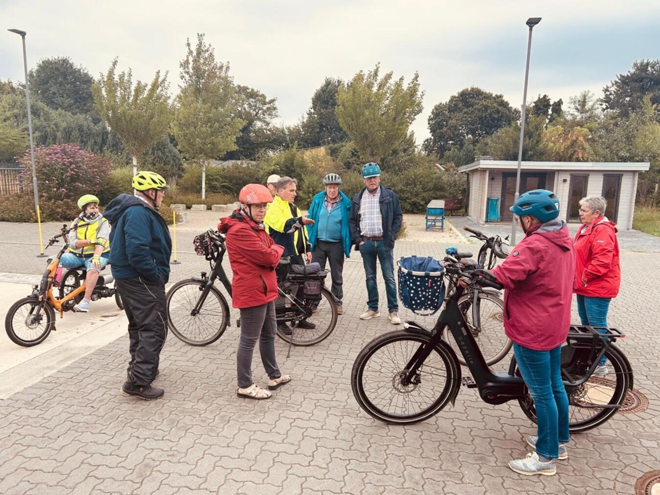 In Wemb hatte der Seniorenbeirat Weeze zum Pedelec-Sicherheitstraining eingeladen. Foto: Seniorenbeirat der Gemeinde Weeze 