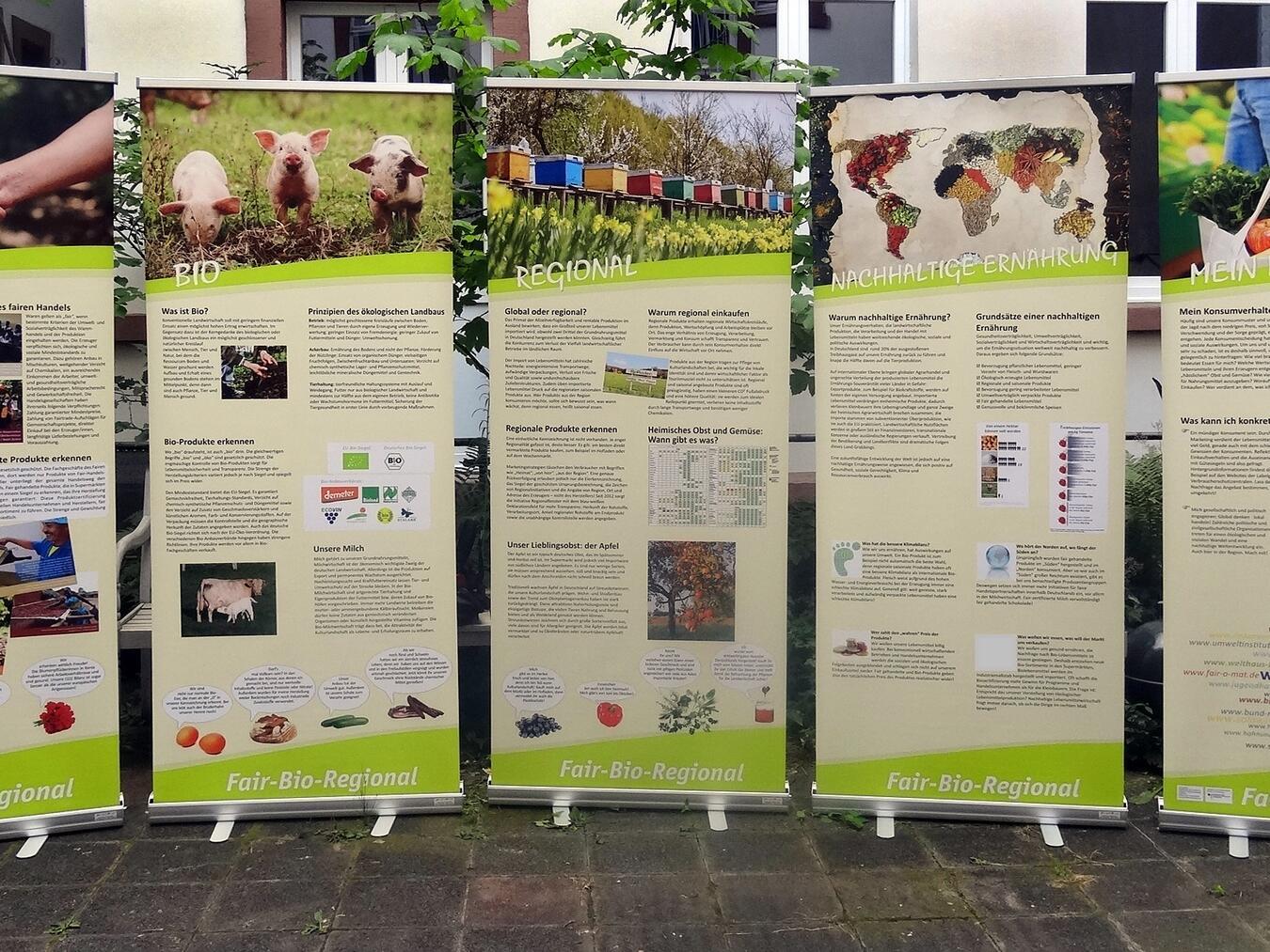 Informationen für ein nachhaltigeres Konsumverhalten gibt es in der neuen Ausstellung im Weltladen Geldern. Foto: Weltladen Heidelberg-Altstadt