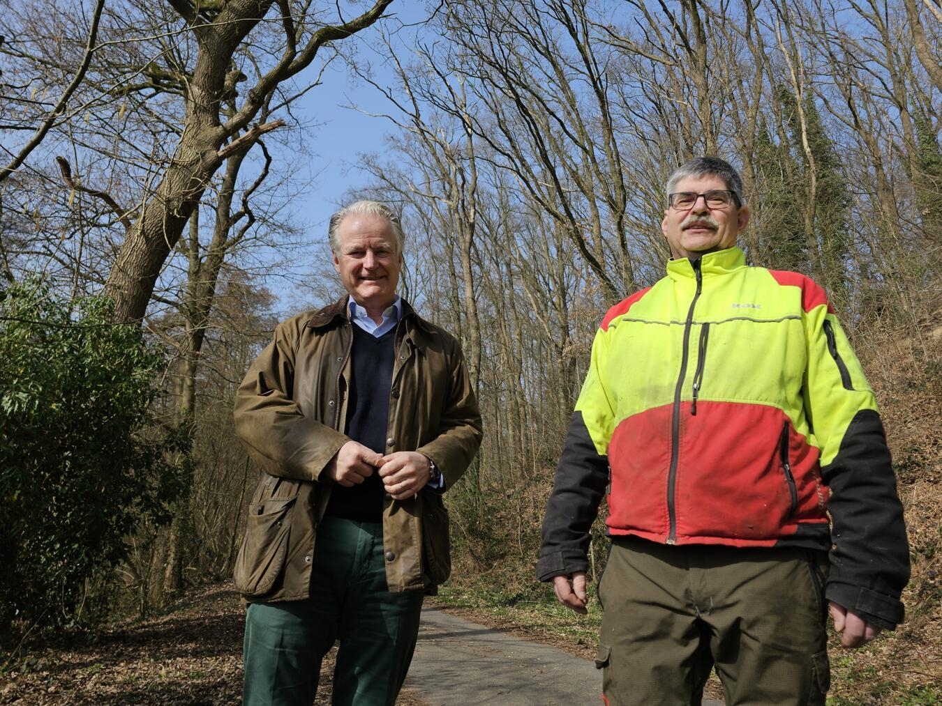 Informierten über die Maßnahmen: (v.l.) Max Freiherr von Elverfeldt-Ulm und Förster Frank Koch vom Forstbetrieb Kalbeck.NN-Foto: Thomas Langer