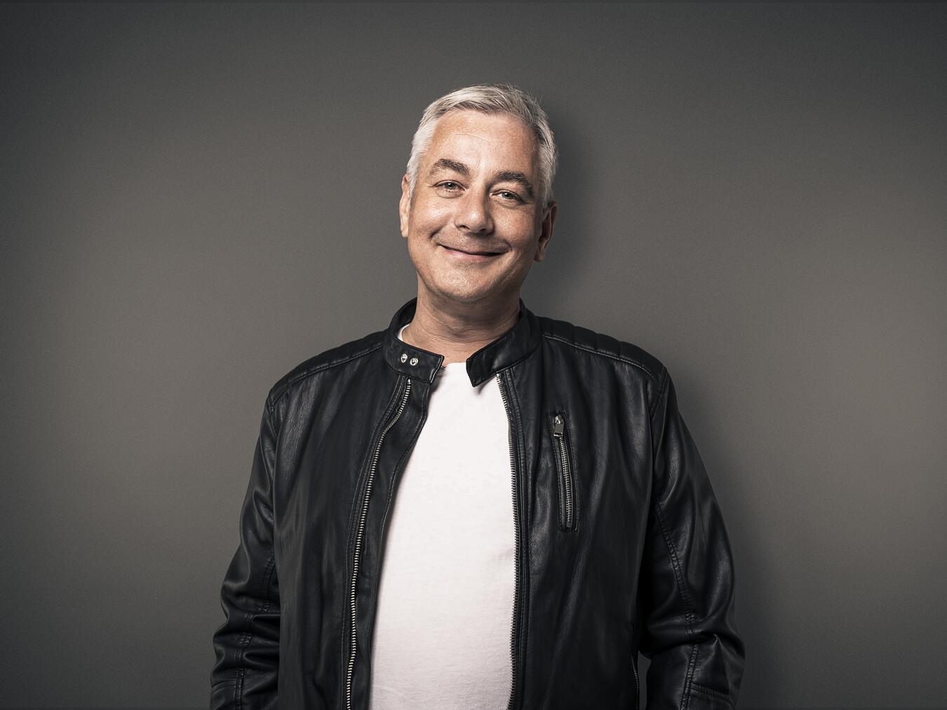 Scherztherapie“ - Lachen, bis einer heult Ingo Oschmann unterzieht seine Zuschauer einer „Scherztherapie“. Foto: Robert Maschke