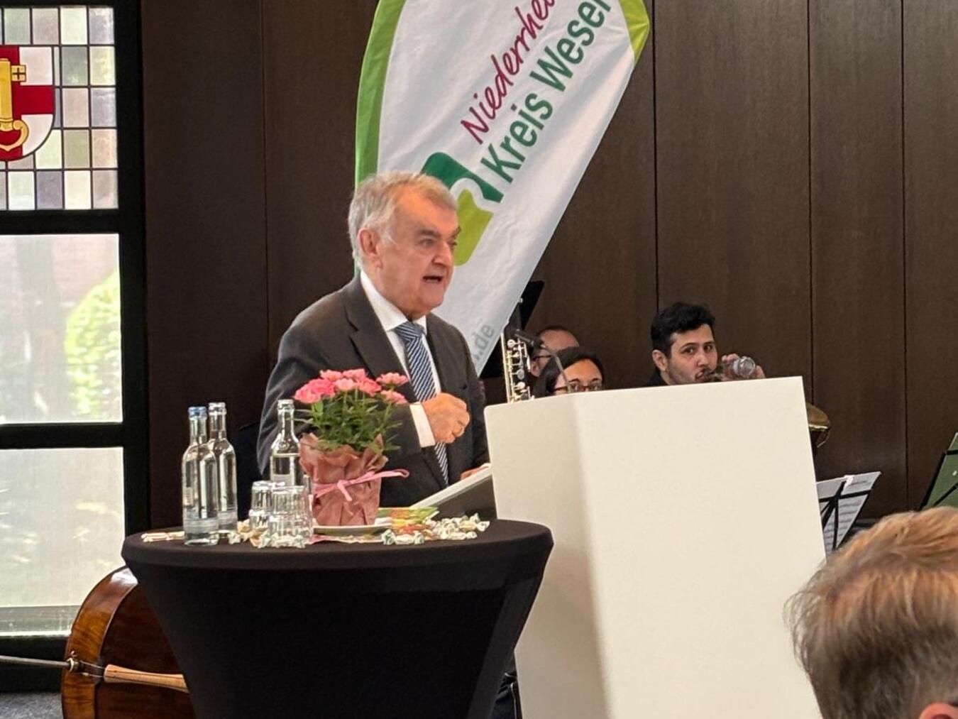 Innenminister Herbert Reul bei seiner Rede in Wesel. Foto: Kreis Wesel