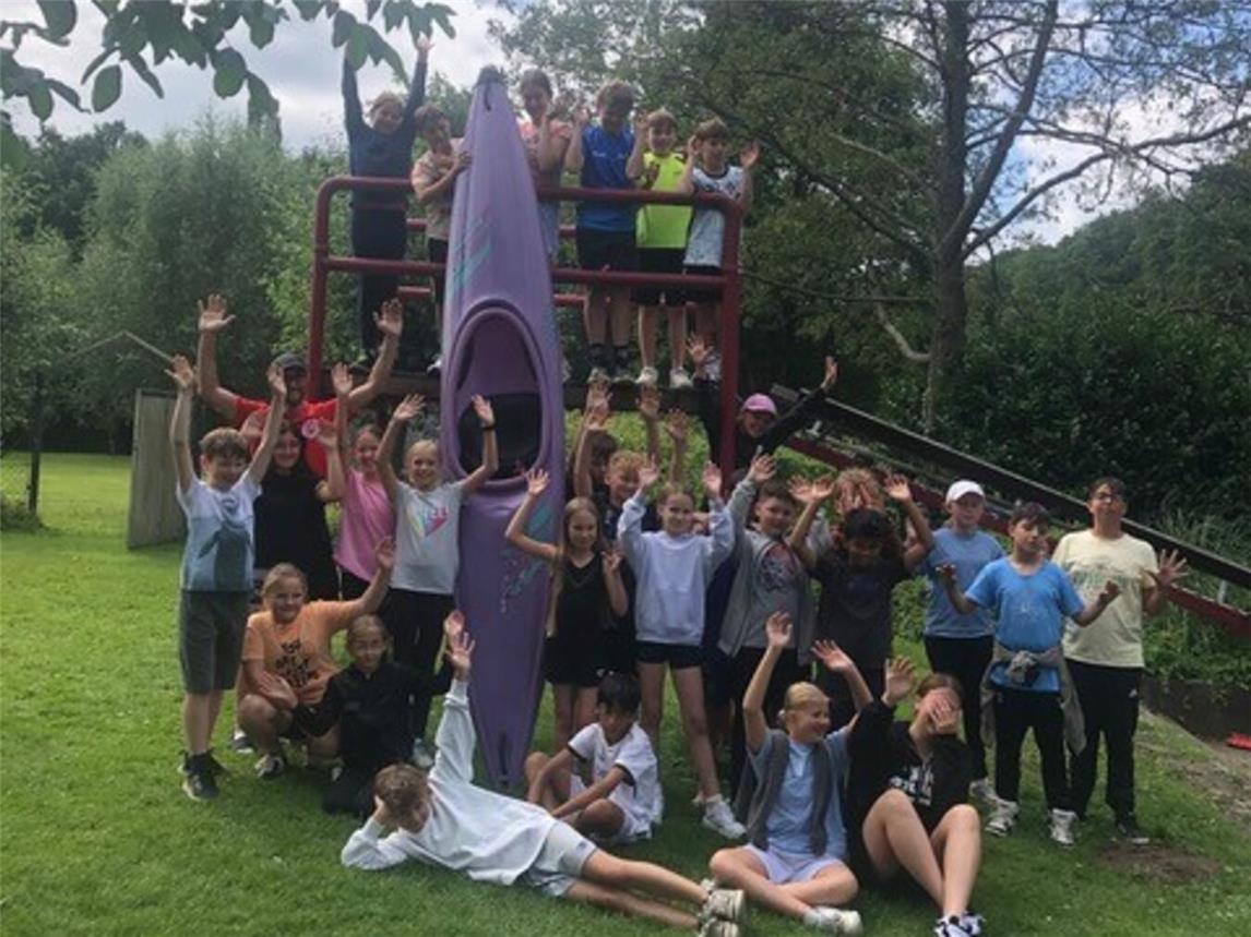 Innerhalb der Projektwoche besuchte die 5 Klasse der Sportlerklasse der Karl-Kisters Realschule den Kanu-Cub Kleverland. Foto: Kanu-Club