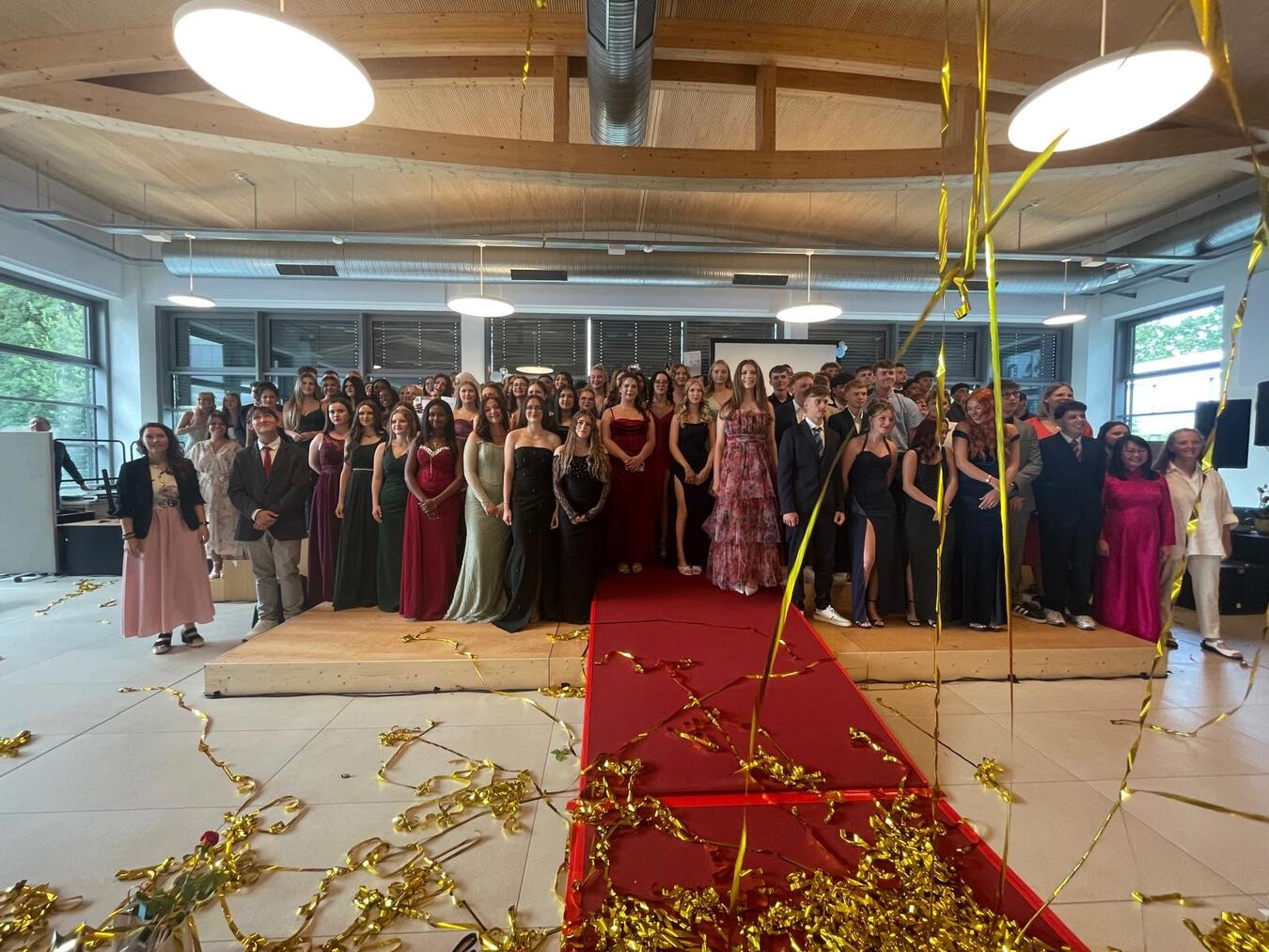 "161 Schüler Abschluss 10. Jahrgang Gesamtschule am Forstgarten, Gruppenfoto, Schulabschluss 2023"