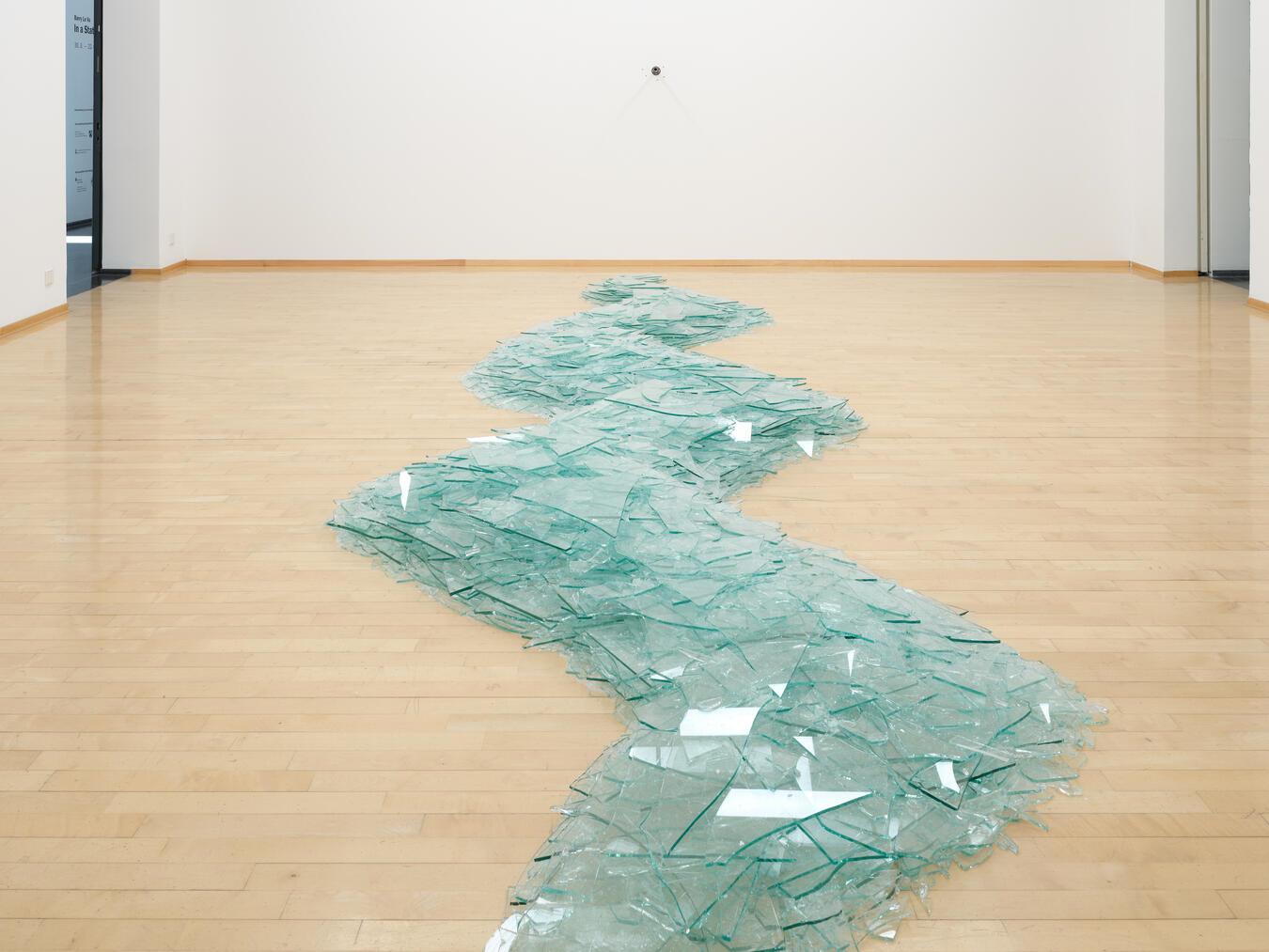 Installationsansicht „Barry Le Va: In a State of Flux“, Museum Kurhaus Kleve, 2025. Foto: Simon Vogel