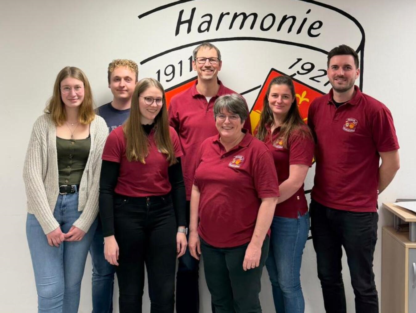 Jahreshauptversammlung der Harmonie (vordere Reihe, v.l.) Sophia Lemken (neue Beisitzerin), Lynn van Dop(Beisitzerin) und Birgit Ingenlath (Schriftführerin); (hintere Reihe, v.l.) Daniel Thoneick ( neuer 2. Vorsitzender), Jens Grüntjes (Kassierer, Ann-Christin Bußmann (Beisitzerin) und Georg Ingenlath (1. Vorsitzender). Foto: Harmonie Sonsbeck/Labbeck