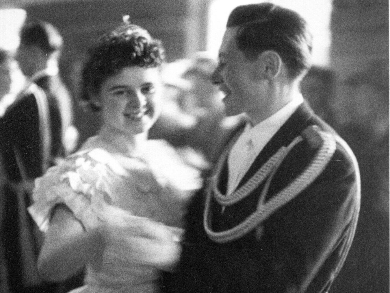 Die Familientradition wird fortgeführt Jakob Clahsen mit Theresia Schlangen beim Ehrentanz im Jahr 1956. Foto: privat