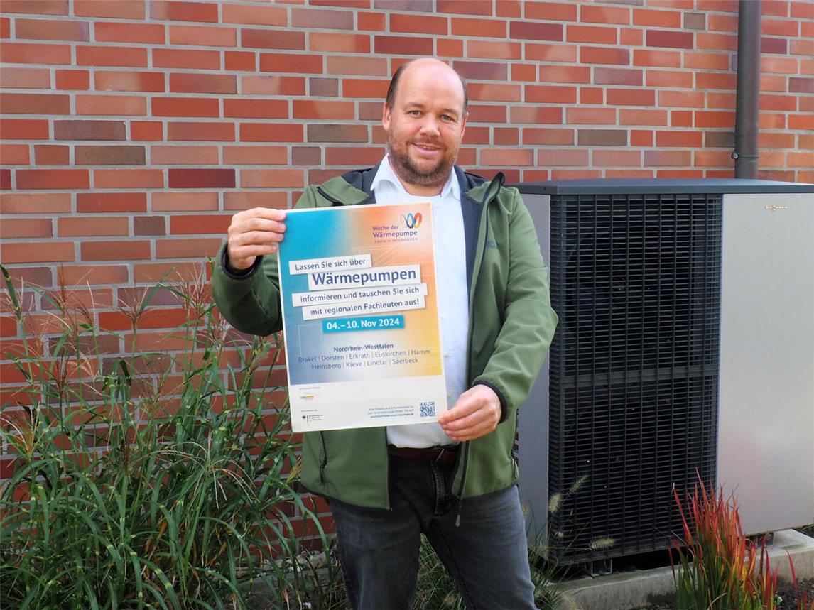 Jan Karwatzki vom Öko-Zentrum NRW wirbt für die Wärmepumpen-Infotage in NRW. Foto: Öko-Zentrum NRW/B. Häming