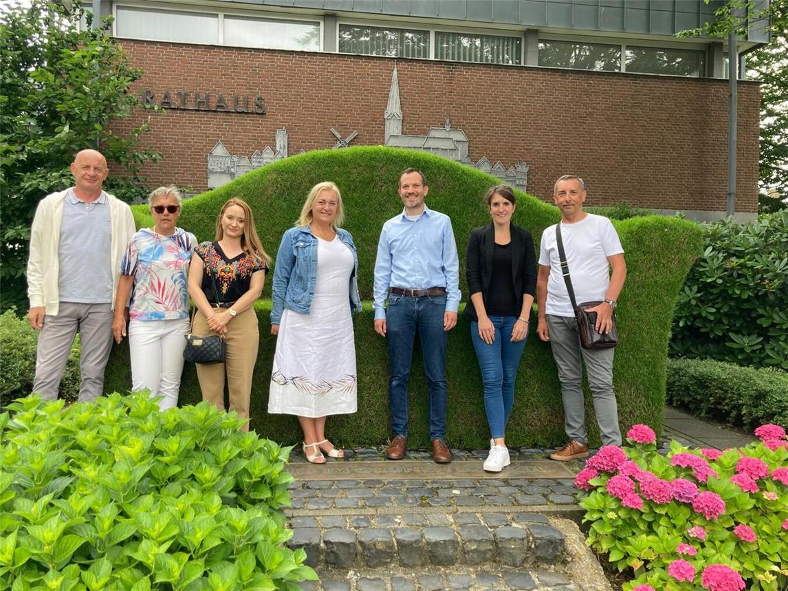 Jan Klusak, Margret Linßen (Stadt Straelen), Justyna Klos, Bürgermeisterin Dorota Pawnuk, Bürgermeister Bernd Kuse, Sarah Hembeck (Stadt Straelen) und Kaszimierz Nahajlo.Foto: Stadt Straelen