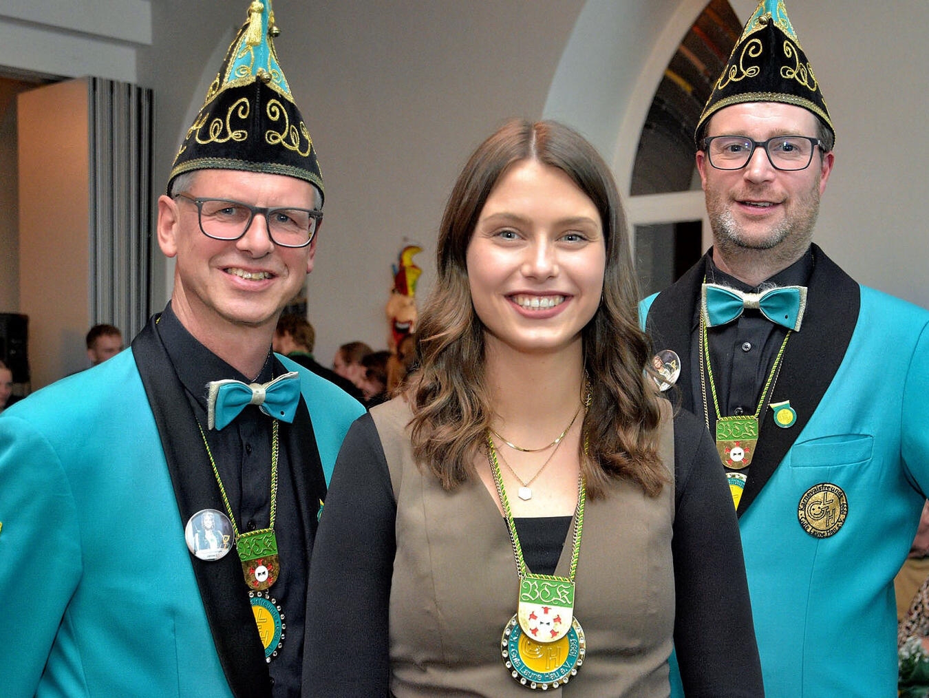 Janine mit ihren beiden Adjutanten, Rainer und Thomas. NN-Foto: Rüdiger Dehnen