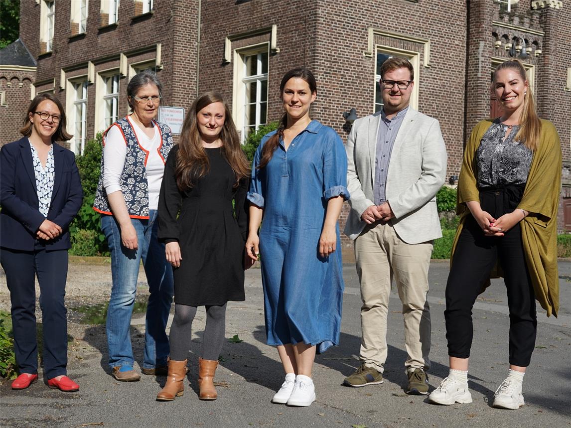 Janine Segref, Barbara Arntz, Sandra Sanner, Iris Karmann-Engels, Lucas van Stephoudt und Valerie de Groot (v.l.n.r.).Foto: Stadt Geldern/Terhorst
