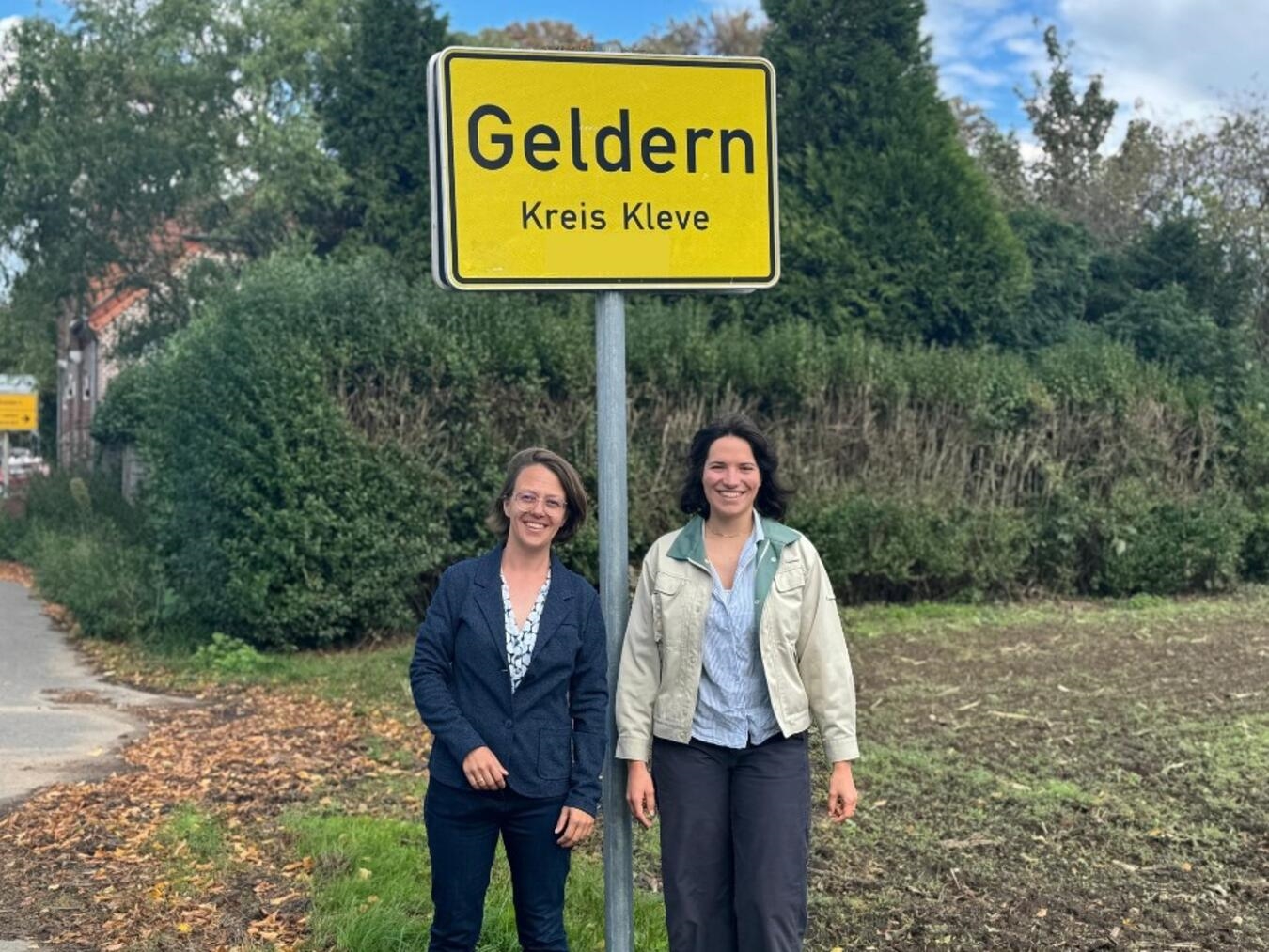 Janine Segref und Marlene Riegler vom Bereich Umwelt und Mobilität mit Teilnehmern, Stadt Geldern Veranstaltung.