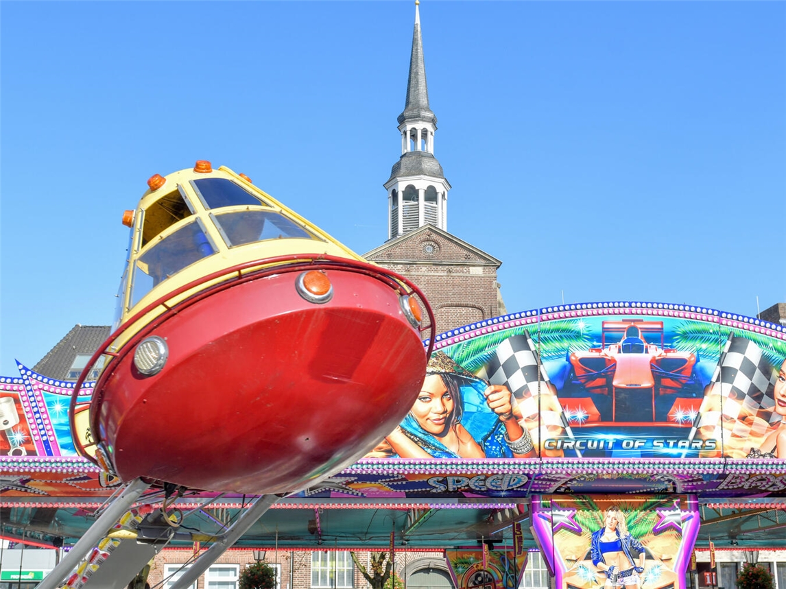 Jede Menge Spaß für groß und klein wartet bei der Gocher Herbstkirmes auf die Besucher. NN-Foto: Archiv/Gerhard Seybert