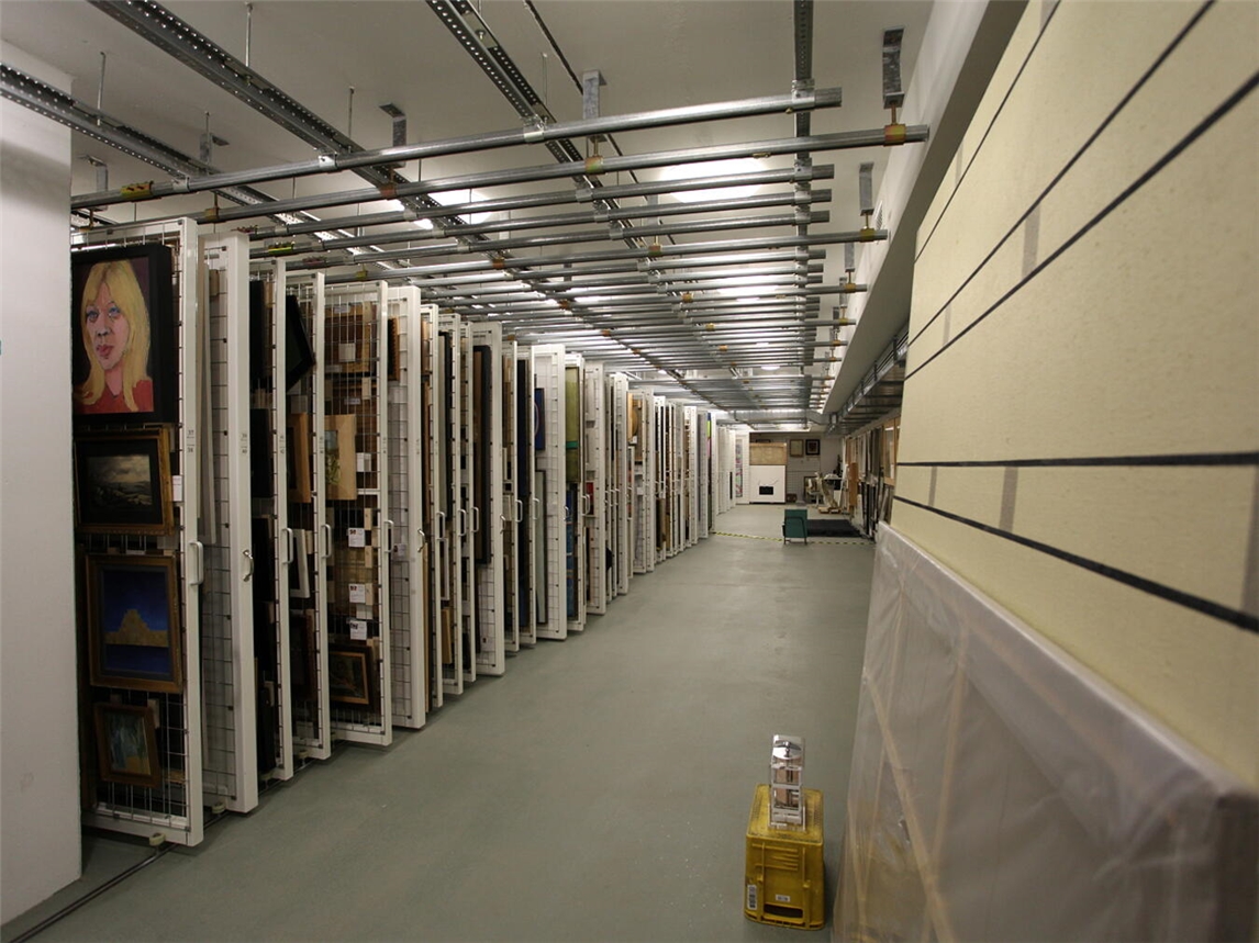 Jedes Kunstwerk hat eine Geschichte, die darauf wartet, entdeckt zu werden.