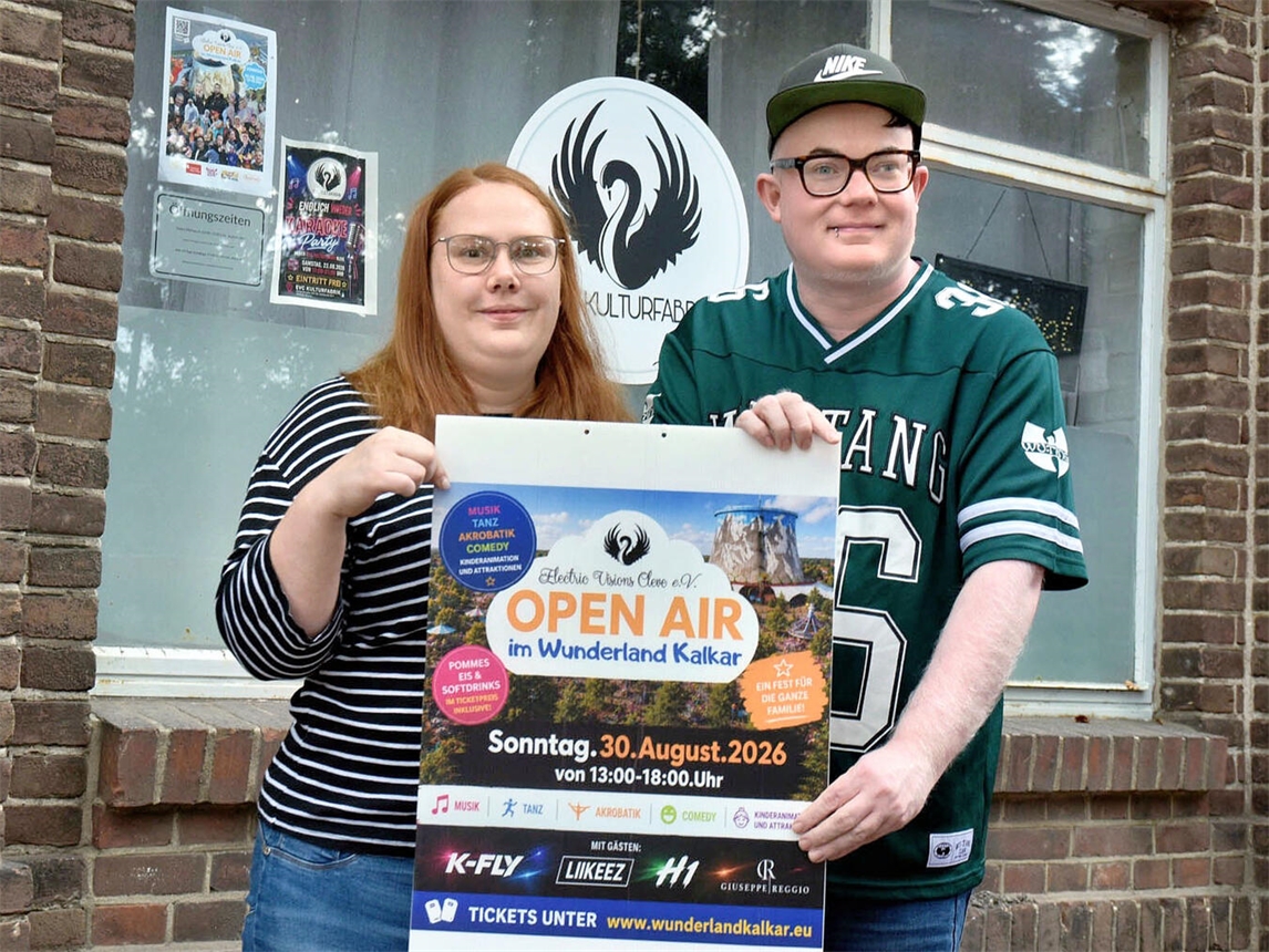 Jessika und André Müller bei der Premiere des Open Air im Wunderland Kalkar, lachend und gespannt auf das Event.