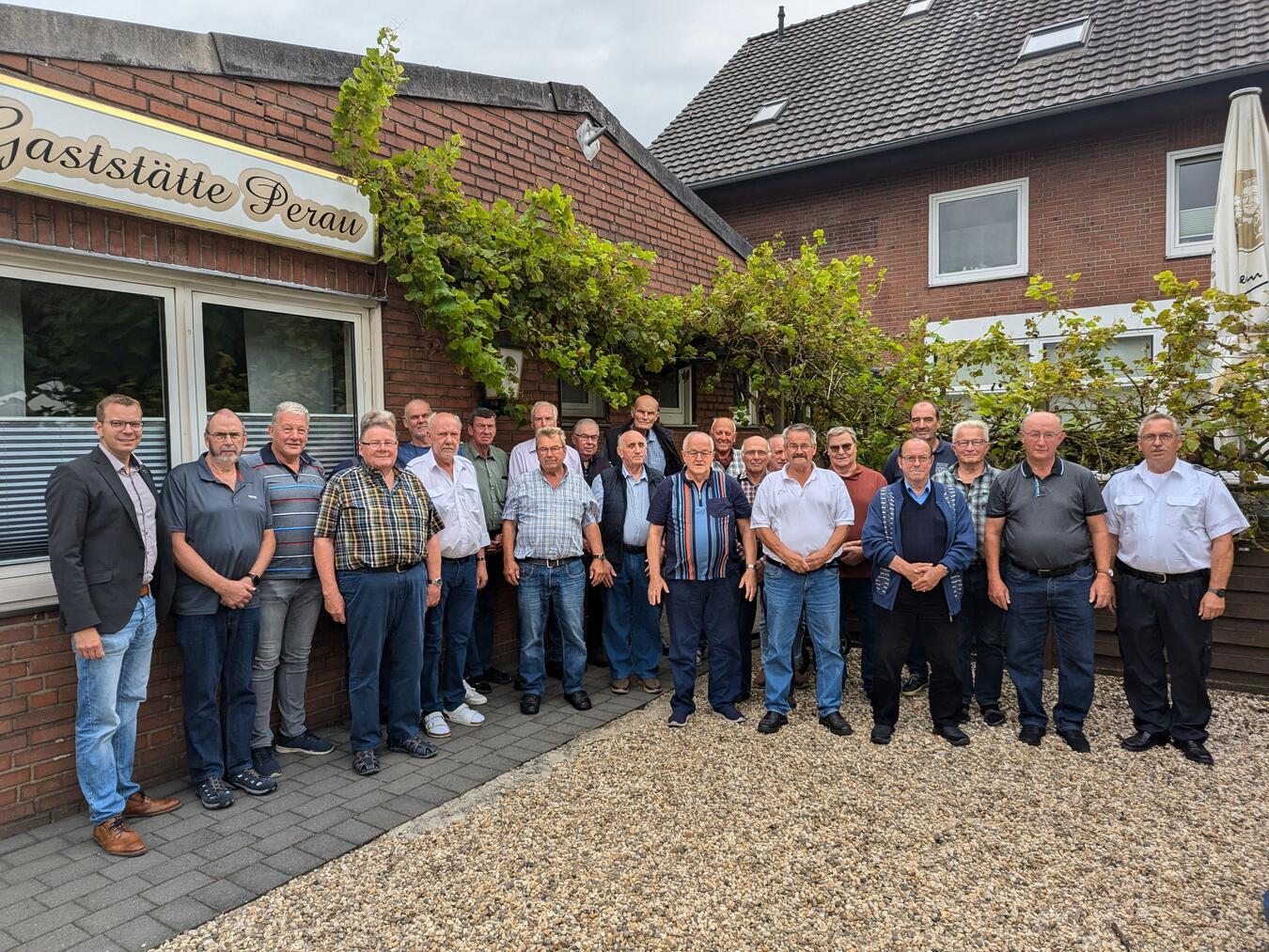 Jetzt fand das Treffen bei einem gemütlichen Beisammensein in der Gaststätte Perau in Kehrum statt. Foto: Feuerwehr Bedburg-Hau