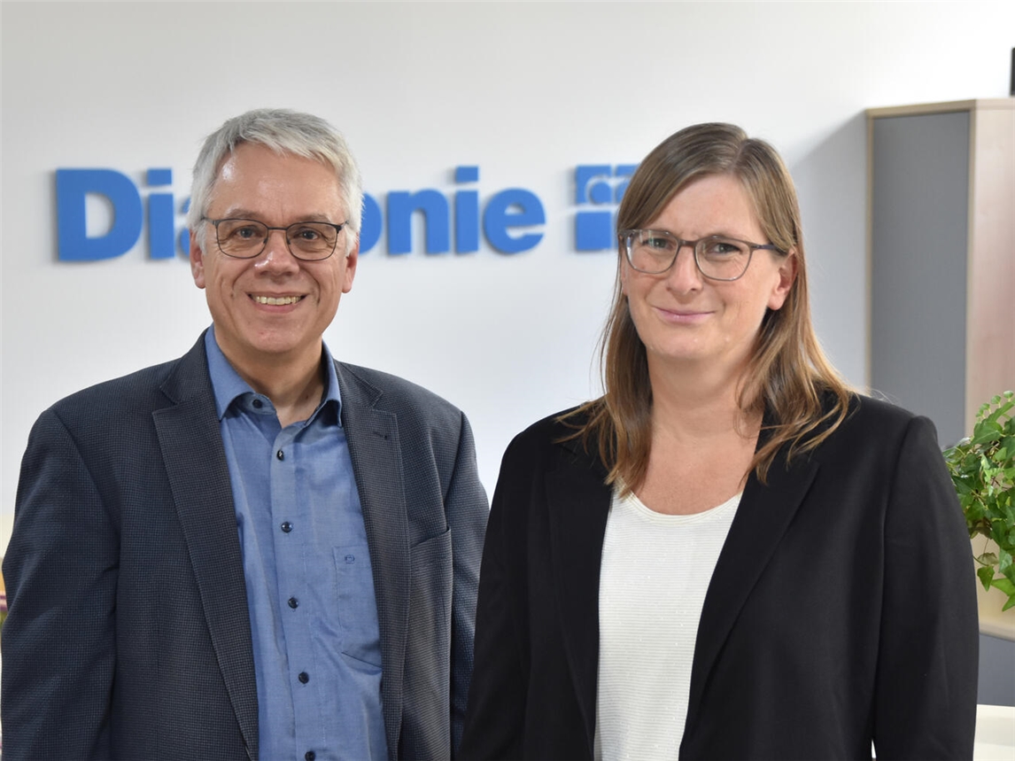 "Joachim Wolff und Anne Rutjes, Vorstände der Diakonie Kleve, lächelnd in formeller Kleidung, Porträtfoto"