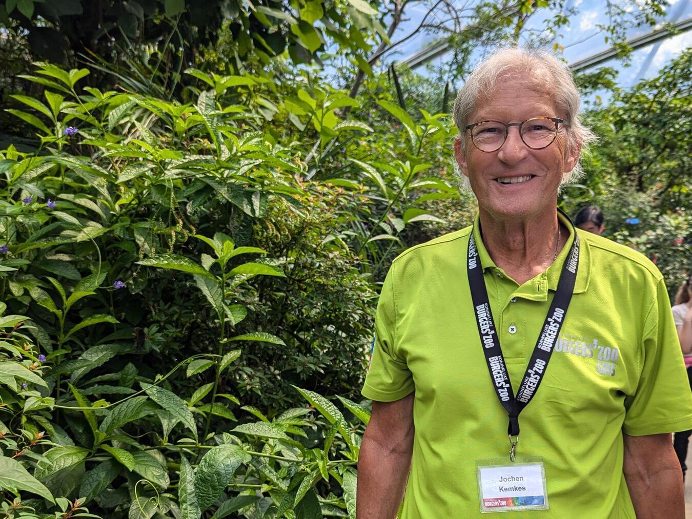 Jochen Kemkes aus Emmerich ist einer der zahlreichen „Volunteers“, die im Burgers‘ Zoo arbeiten. NN-Foto: vs