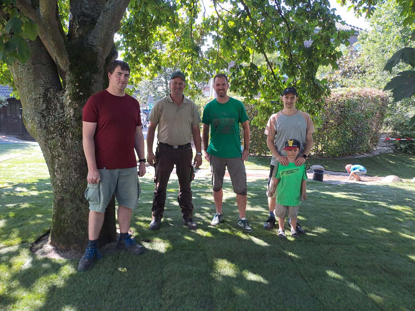 "Jörg Blum, Roger Ingenhaag, Stefan Liesen und Alexander Kryska mit Sohn Moritz im neuen Außengelände"