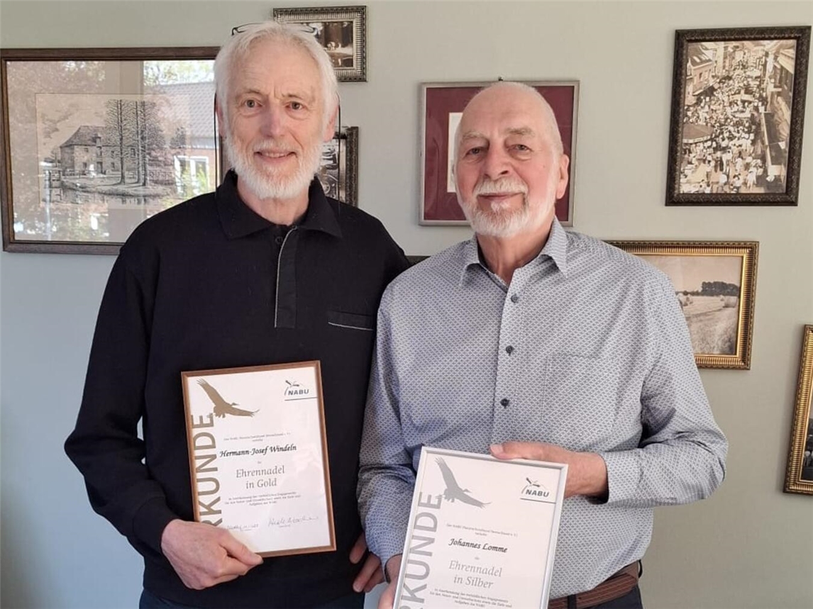 "Johannes Lomme und Hermann-Josef Windeln bei Auszeichnungszeremonie, Engagement, Ehrung, Foto von A. Braun"