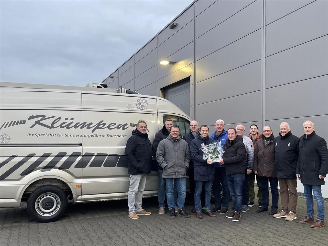 Johannes Pieper (FDP-Fraktion), Daniel Boysen (SPD-Fraktion), Christian Schimanski (Fraktion Freie Wähler – Bürger für Straelen), Wilfried Bosch (Volksbank der Niers), Bürgermeister Bernd Kuse, Hans-Josef Aengenendt (stellv. Vorsitzender Ausschusses für Wirtschaftsförderung, Tourismus und Kultur), Tim Klümpen, Heiner Bons (Vorsitzender Gesellschafterversammlung Straelener WFG), Simon Geerkens (Fraktion GO Grüne), Thomas van den Bongard (Sparkasse Rhein-Maas), Thorsten Fischer (CDU-Fraktion) und Wirtschaftsförderer Uwe Bons. Foto: Stadt Straelen 