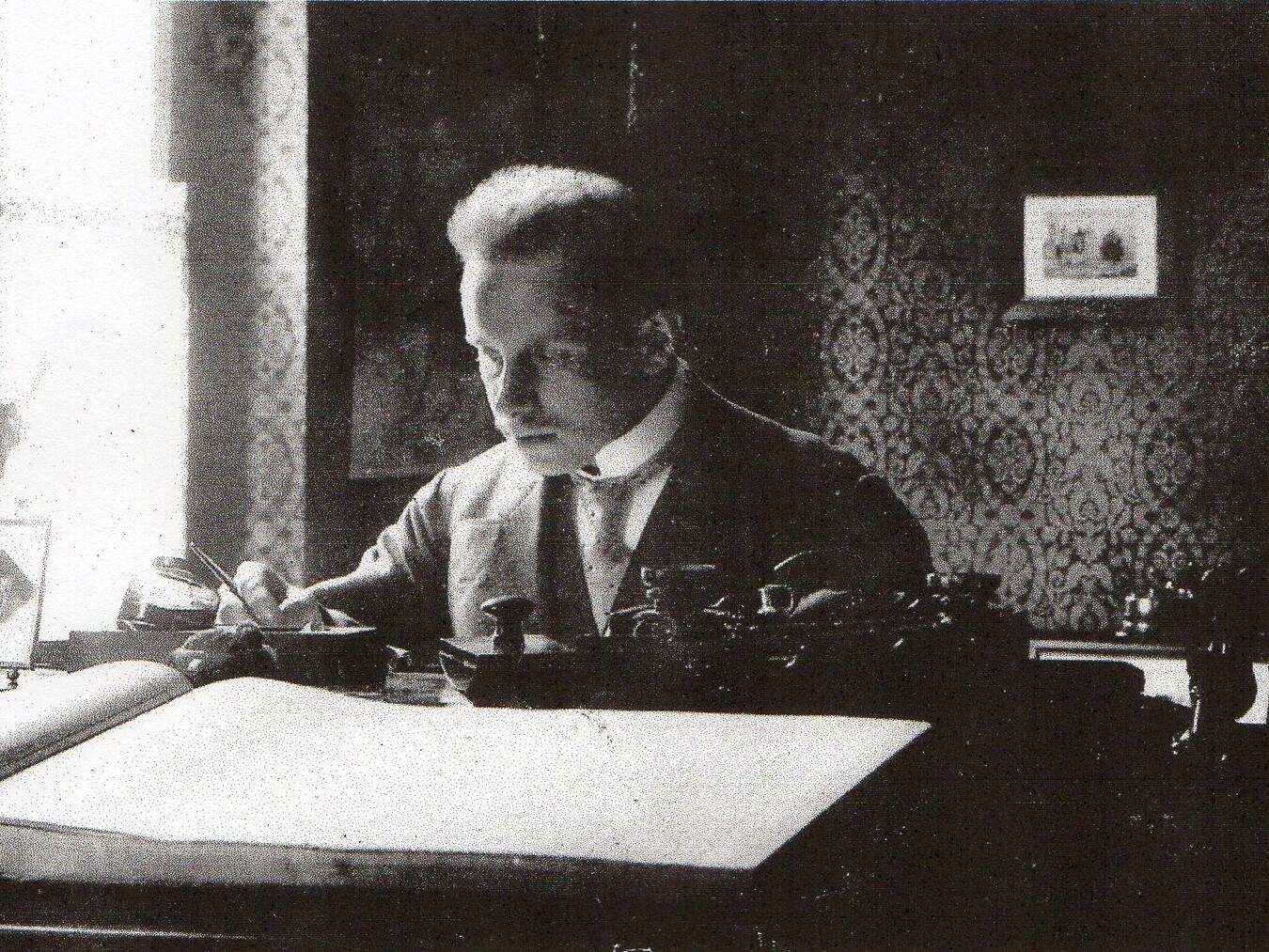 Joseph Knippenberg am Schreibtisch im elterlichen Betrieb um 1910. Foto: privat