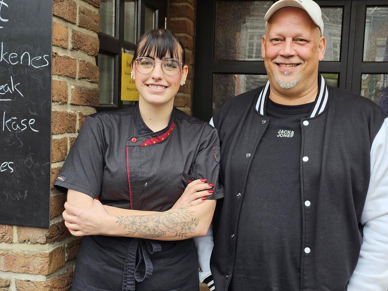 Joyce Stiers-Michalski und ihr ehemaliger Ausbilder Thomas Wanders. NN-Foto: Thomas Langer