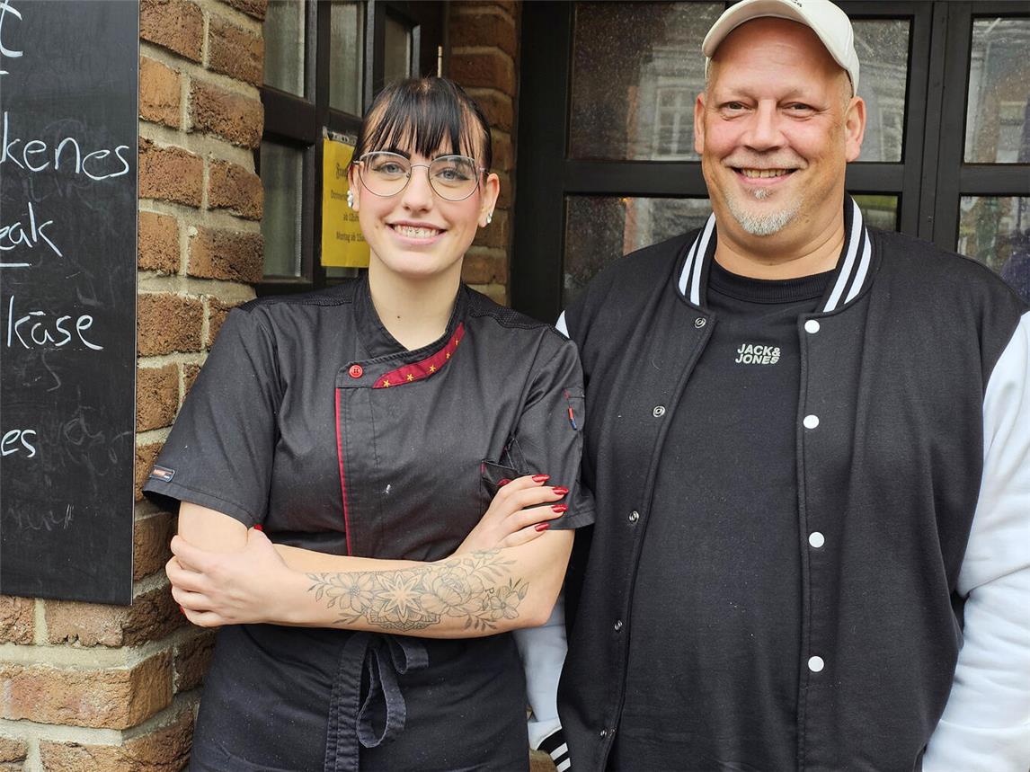 Joyce Stiers-Michalski und ihr ehemaliger Ausbilder Thomas Wanders. NN-Foto: Thomas Langer