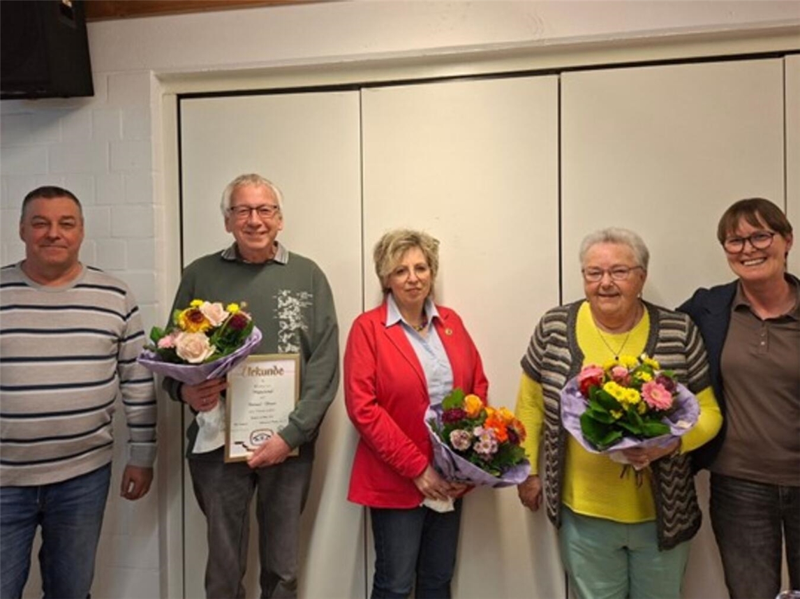 "Jubilarehrung in Rindern: Maik Basmer, Raimund Ullmann, Gaby Hendricks, Marlies Wasser, Diana Kuzma vom Schützenverein Rindern 1924"